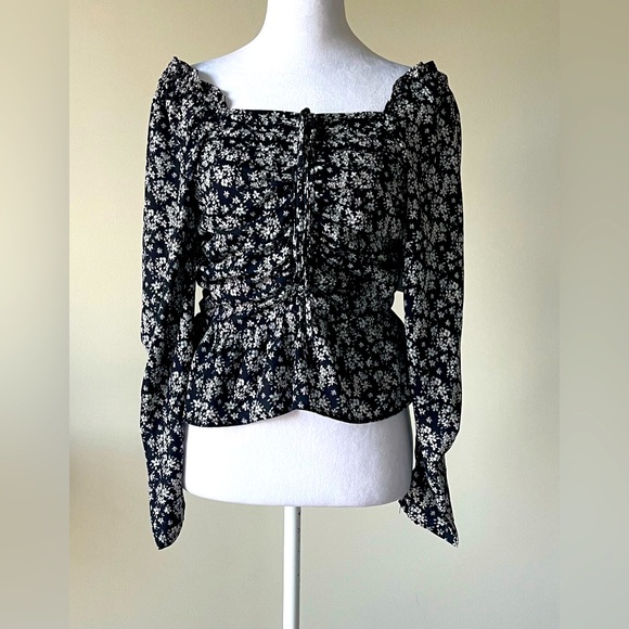 Vigoss NWOT Gray, Black and White Flower Print Long Sleeve Blouse Size Small - Picture 3 of 7